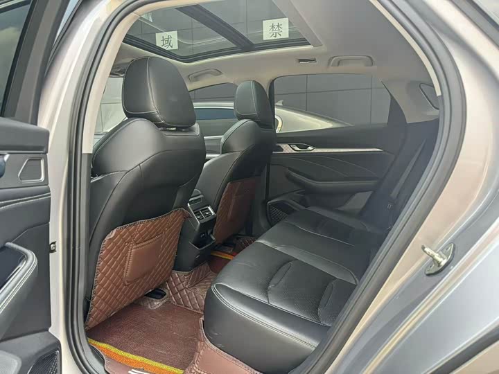 Фото 7 - Geely Preface