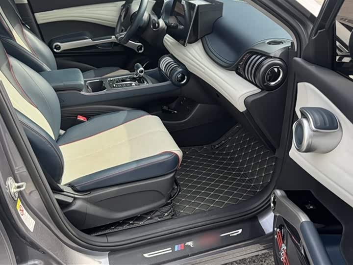 Фото 24 - BYD Yuan Plus