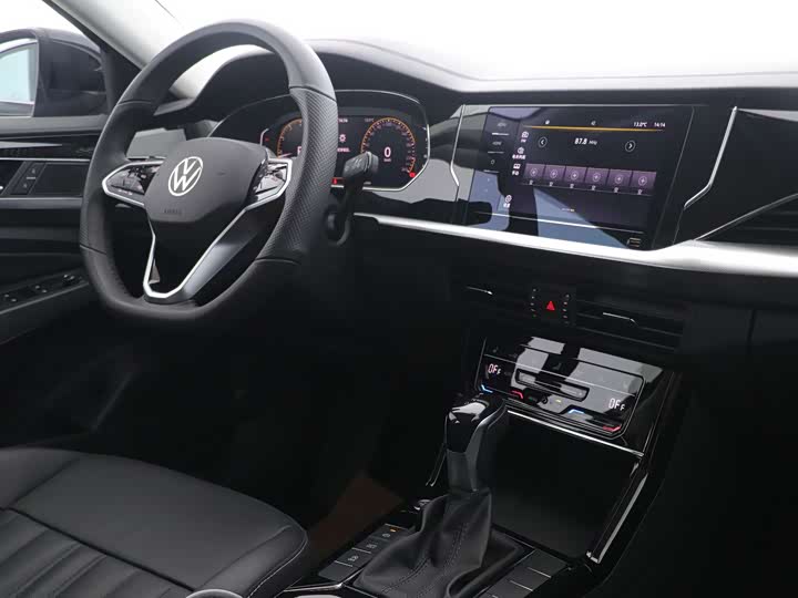 Фото 12 - Volkswagen Passat