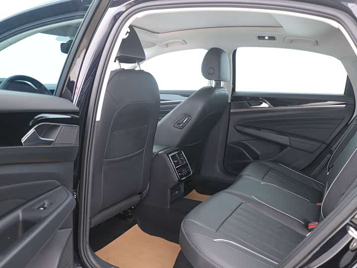 Фото 15 - Volkswagen Passat