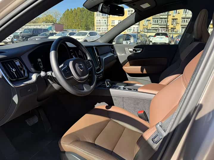 Фото 10 - Volvo XC60