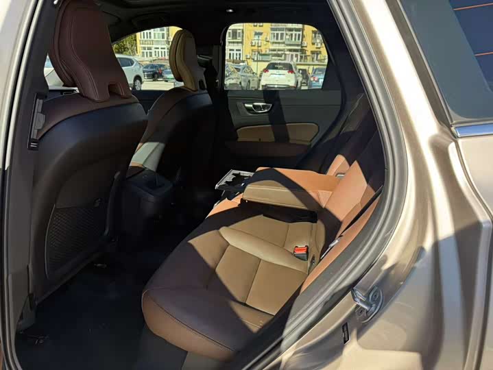 Фото 11 - Volvo XC60