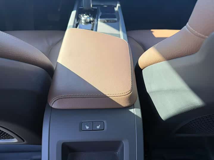 Фото 14 - Volvo XC60