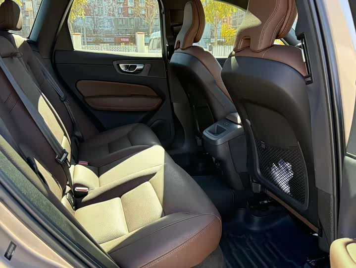 Фото 15 - Volvo XC60