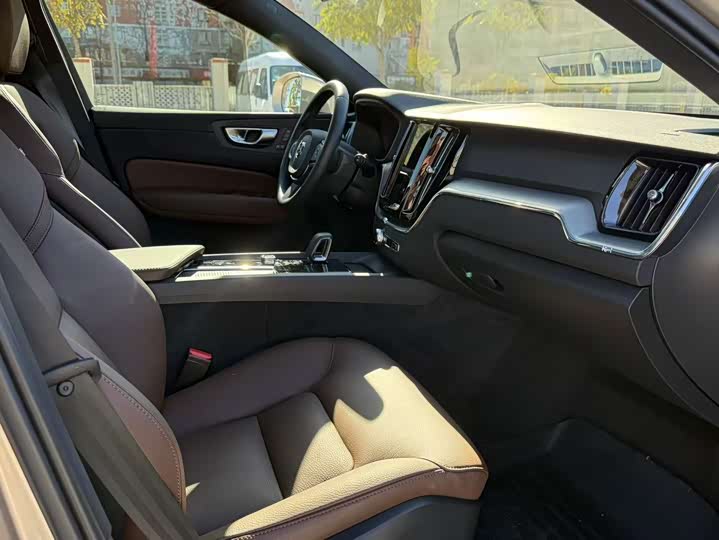 Фото 16 - Volvo XC60