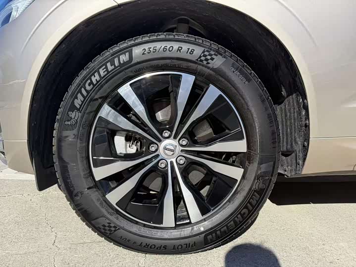 Фото 19 - Volvo XC60