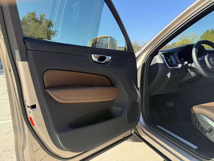 Фото 9 - Volvo XC60