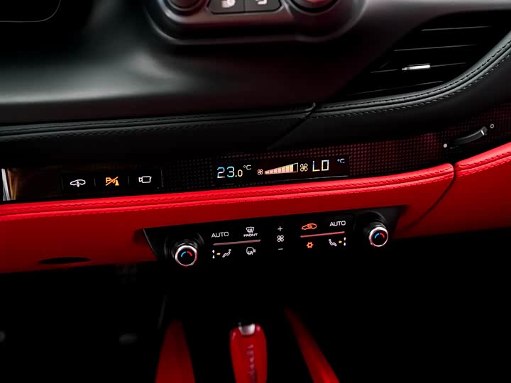 Фото 14 - Ferrari F8