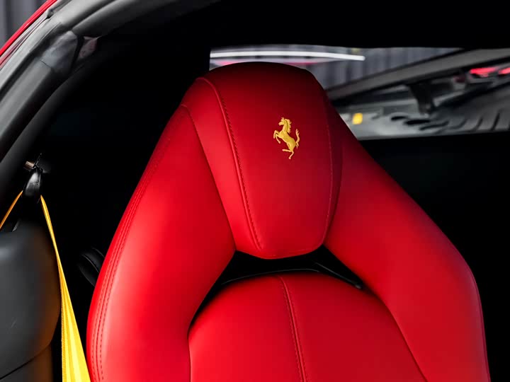 Фото 17 - Ferrari F8