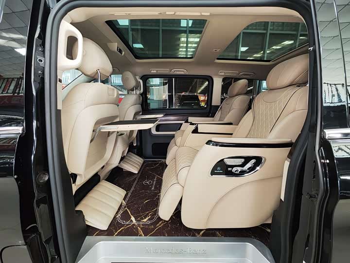 Фото 10 - Mercedes-Benz V-Class