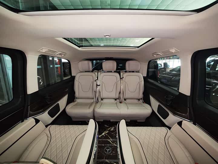 Фото 11 - Mercedes-Benz V-Class