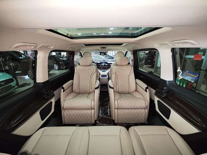 Фото 12 - Mercedes-Benz V-Class