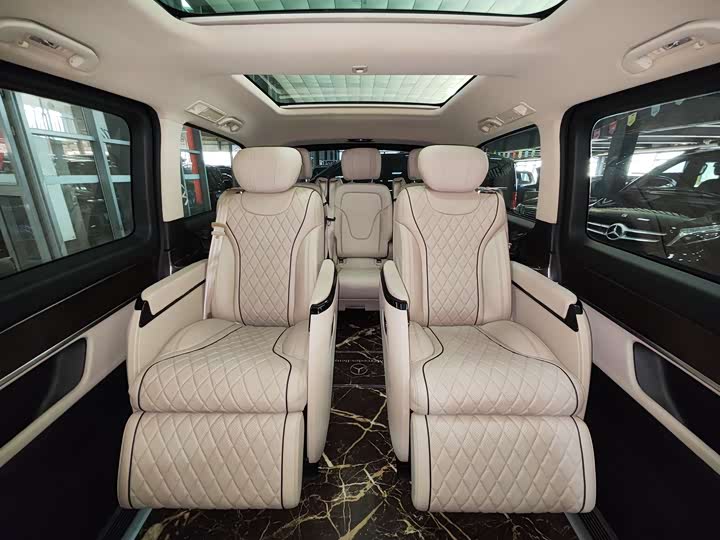 Фото 13 - Mercedes-Benz V-Class