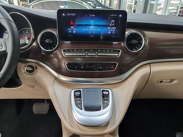 Фото 15 - Mercedes-Benz V-Class