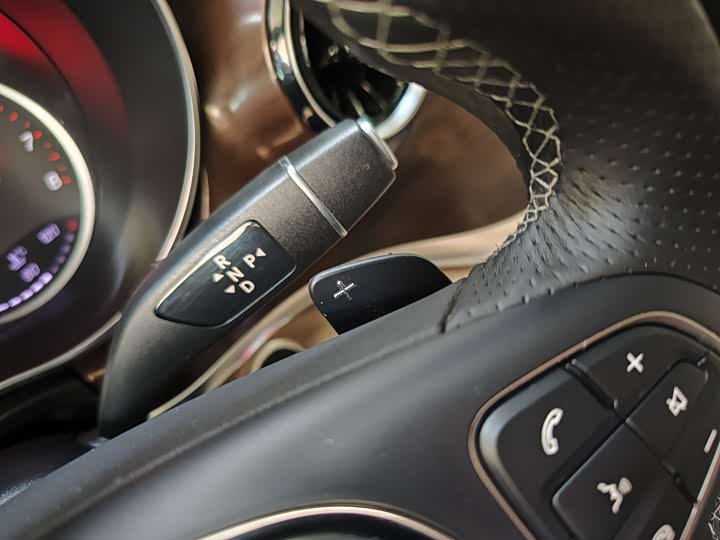 Фото 18 - Mercedes-Benz V-Class