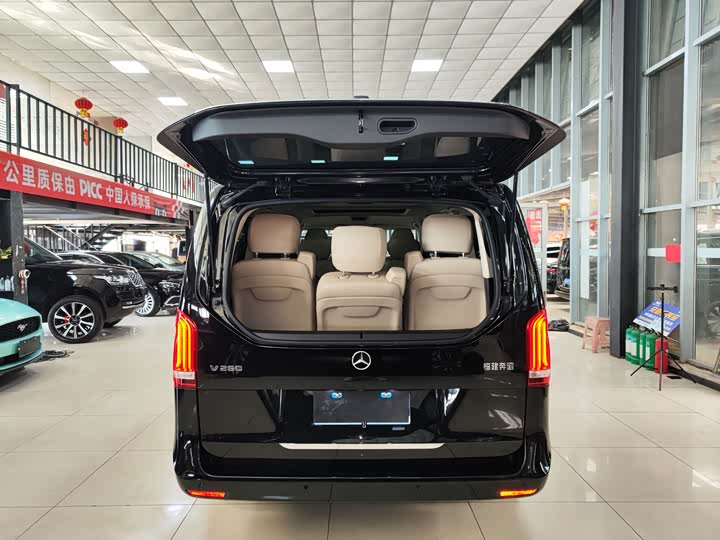 Фото 23 - Mercedes-Benz V-Class