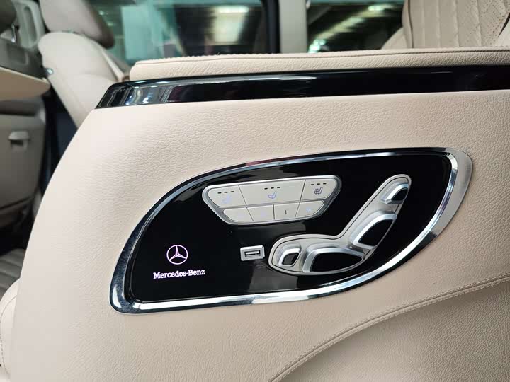 Фото 24 - Mercedes-Benz V-Class