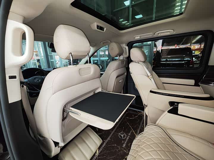 Фото 25 - Mercedes-Benz V-Class
