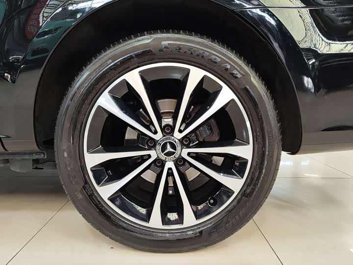 Фото 26 - Mercedes-Benz V-Class