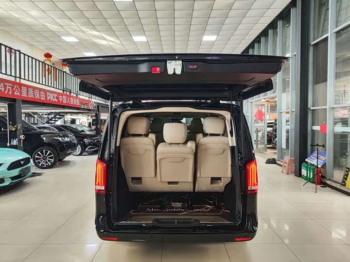 Фото 27 - Mercedes-Benz V-Class