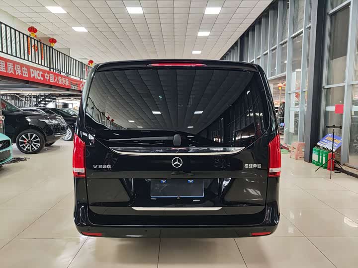 Фото 29 - Mercedes-Benz V-Class