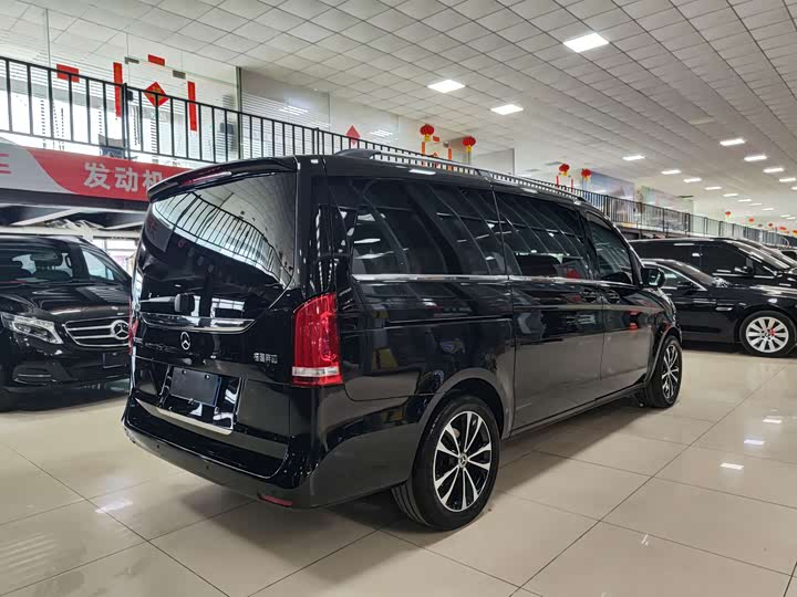 Фото 30 - Mercedes-Benz V-Class