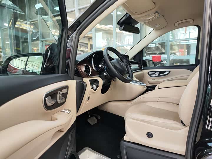 Фото 4 - Mercedes-Benz V-Class