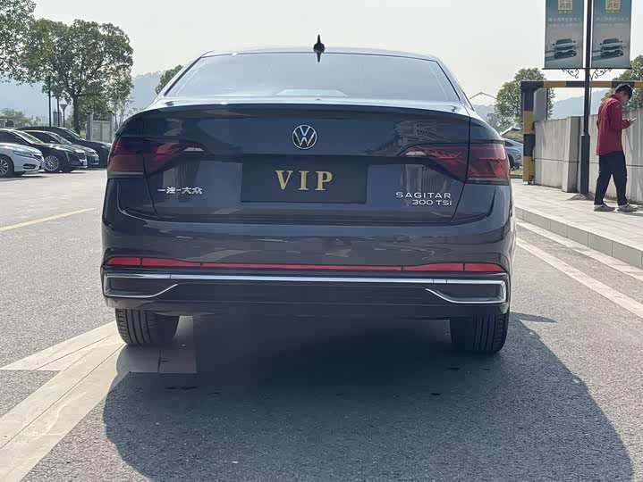 Фото 7 - Volkswagen Sagitar L