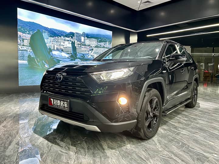 Фото 1 - Toyota RAV4