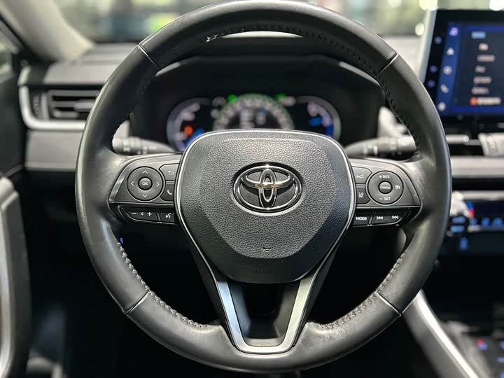 Фото 11 - Toyota RAV4