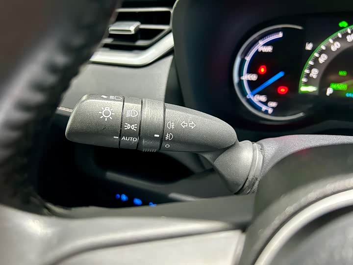 Фото 14 - Toyota RAV4