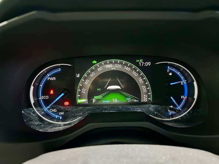 Фото 16 - Toyota RAV4