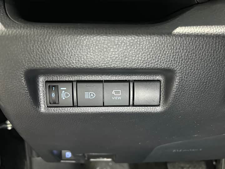 Фото 20 - Toyota RAV4