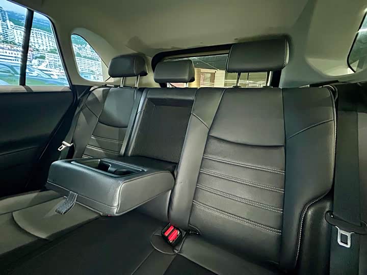 Фото 25 - Toyota RAV4