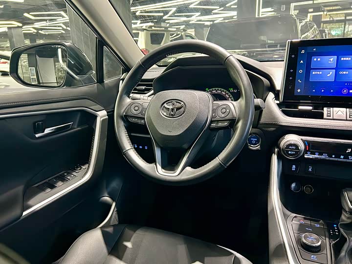 Фото 26 - Toyota RAV4