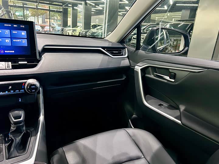 Фото 27 - Toyota RAV4