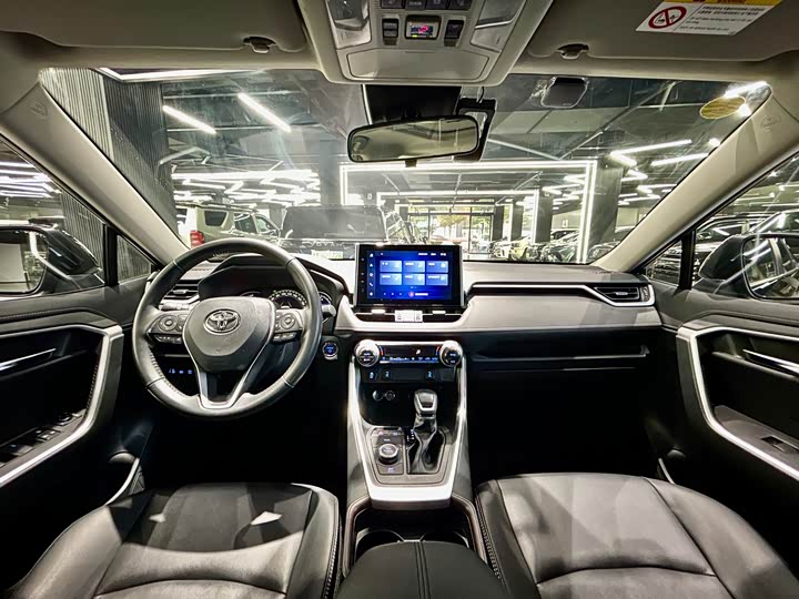 Фото 28 - Toyota RAV4