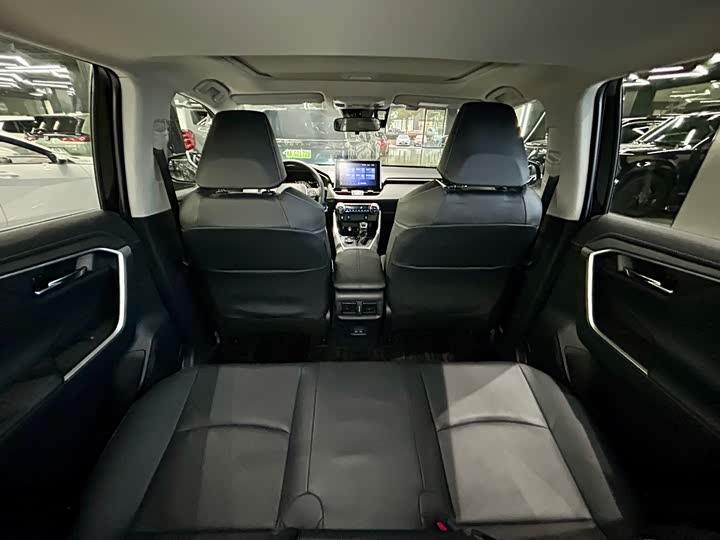 Фото 30 - Toyota RAV4