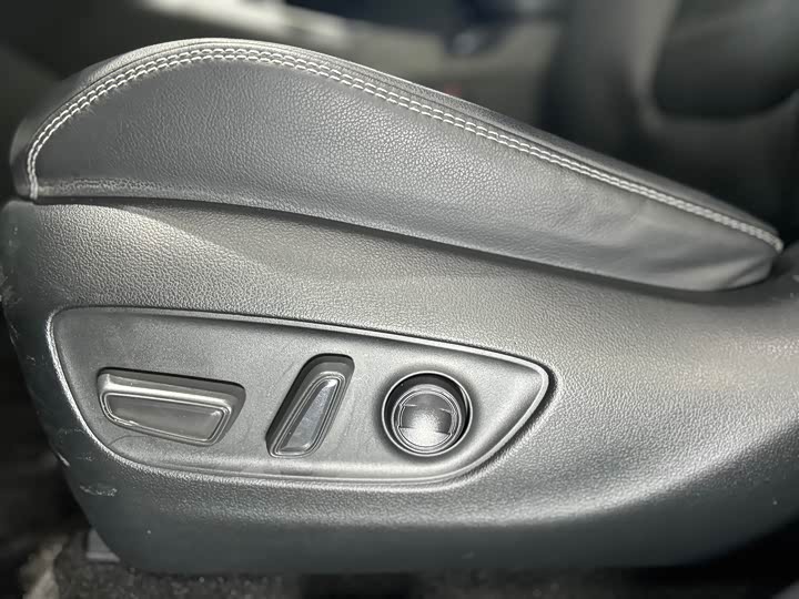 Фото 34 - Toyota RAV4