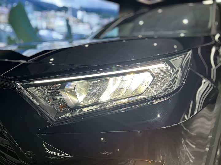 Фото 35 - Toyota RAV4