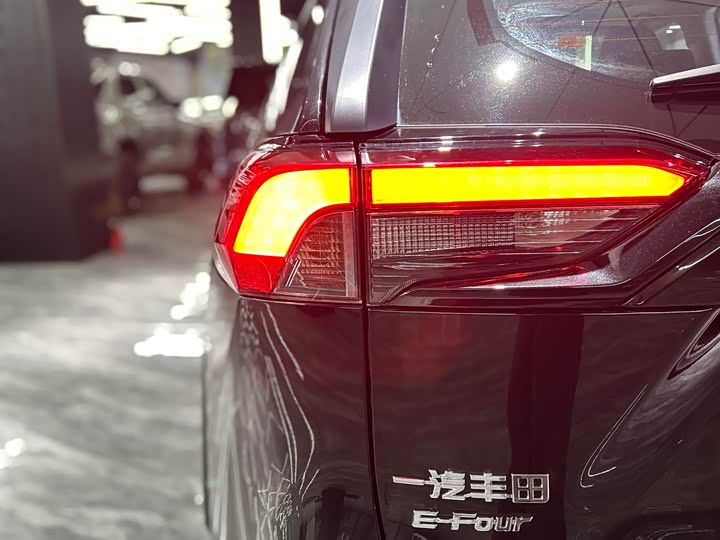 Фото 36 - Toyota RAV4