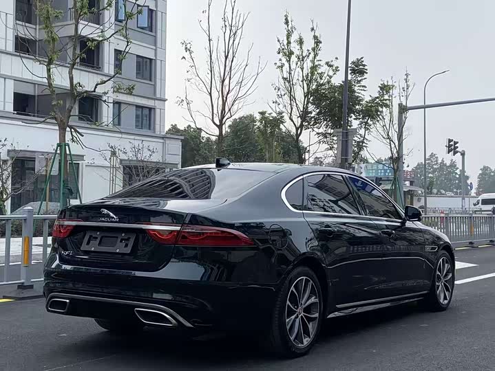 Фото 10 - Jaguar XF L