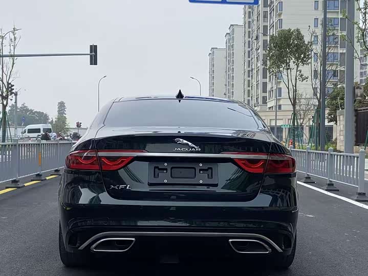 Фото 11 - Jaguar XF L