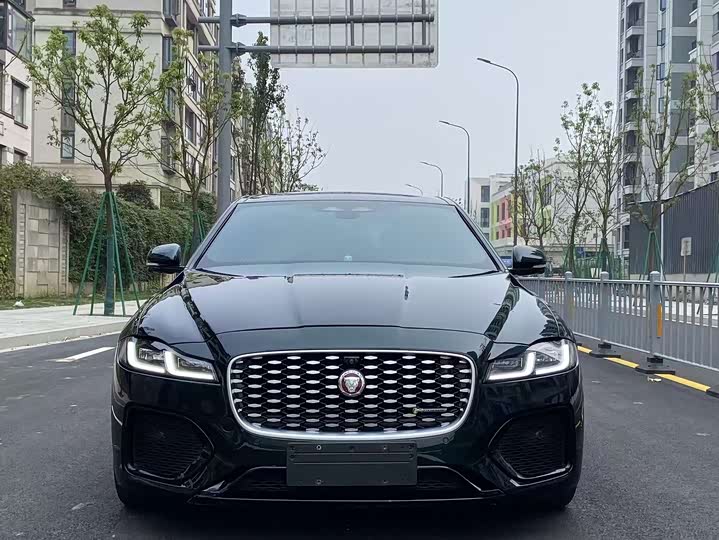 Фото 2 - Jaguar XF L