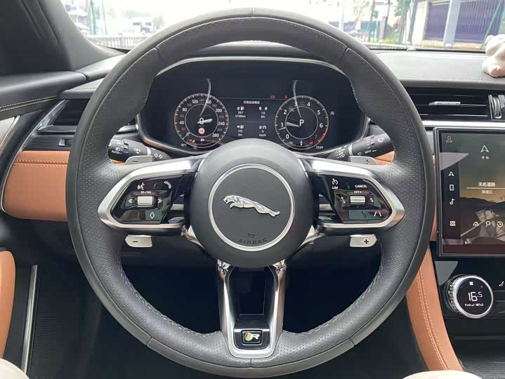 Фото 7 - Jaguar XF L