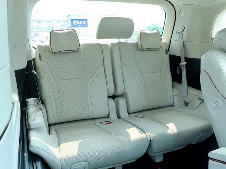 Фото 9 - Lexus LM