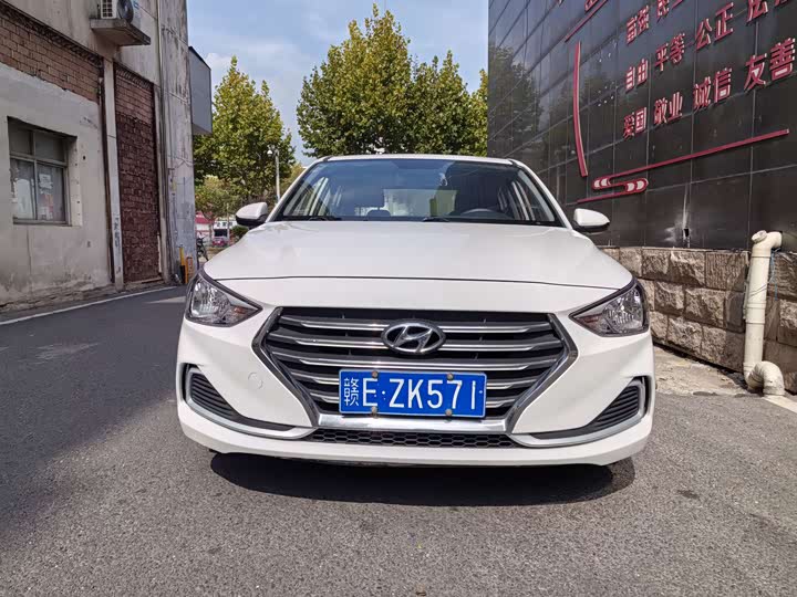 Фото 2 - Hyundai Celesta