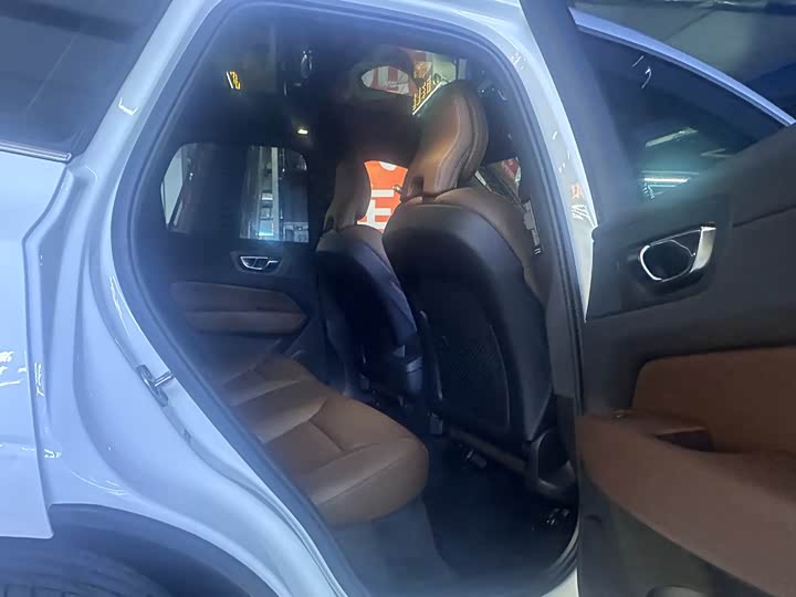 Фото 12 - Volvo XC60