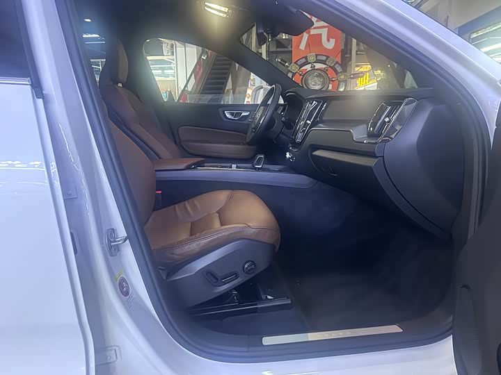 Фото 13 - Volvo XC60