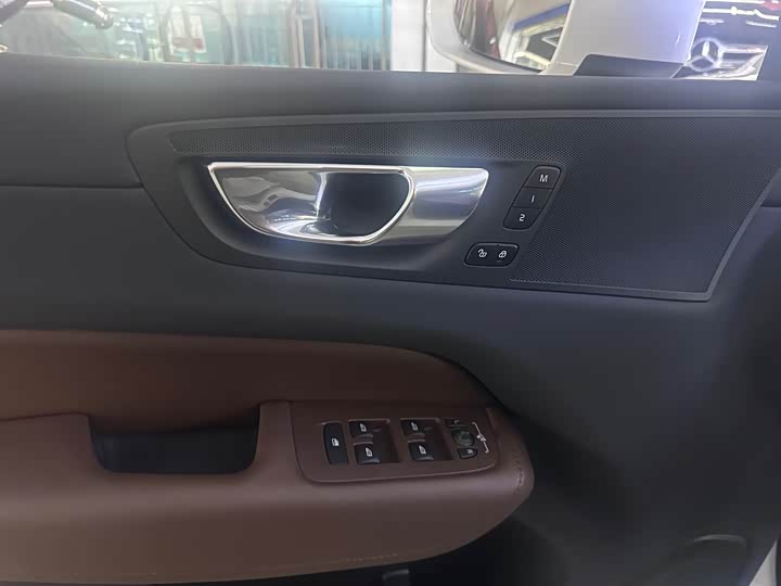 Фото 4 - Volvo XC60